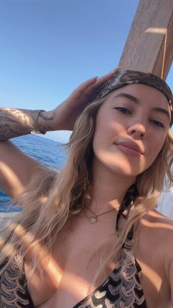 Full leaked Areliann private onlyfans photo