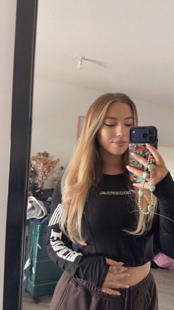 Full leaked Areliann private onlyfans photo