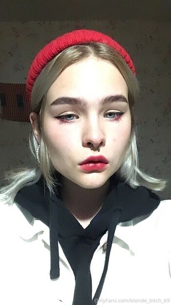 Full leaked Blonde bitch private onlyfans photo