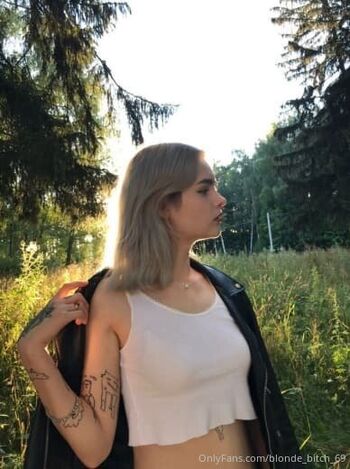 Full leaked Blonde bitch private onlyfans photo