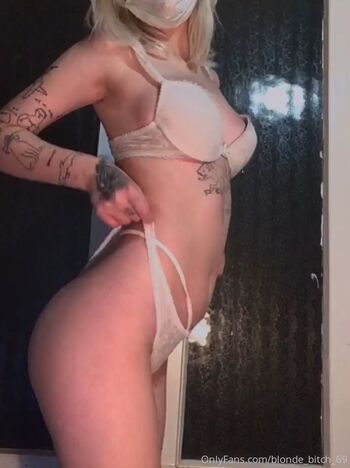 Full leaked Blonde bitch private onlyfans photo