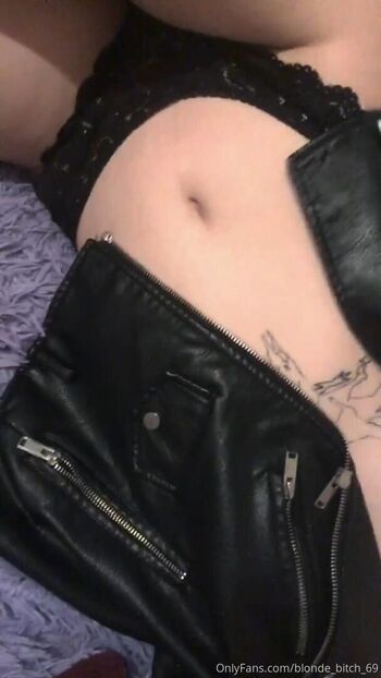 Full leaked Blonde bitch private onlyfans photo