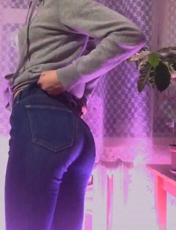 Full leaked Blonde bitch private onlyfans photo