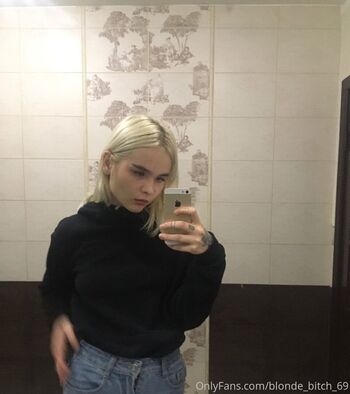 Full leaked Blonde bitch private onlyfans photo