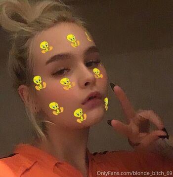 Full leaked Blonde bitch private onlyfans photo