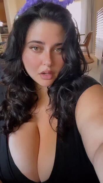 Full leaked Curvygoddess private onlyfans photo