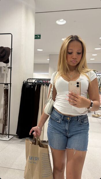 Full leaked Dollyan private onlyfans photo