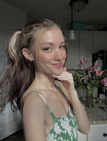 Full leaked Echochlo private onlyfans photo