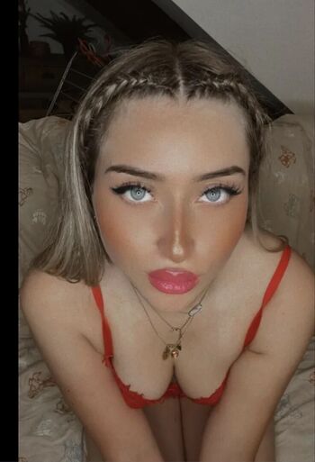 Full leaked Emibondi private onlyfans photo