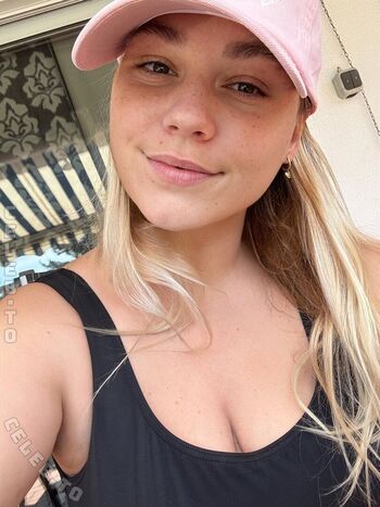 Full leaked Emmadizzy private onlyfans photo