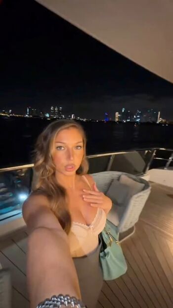Eva Queen