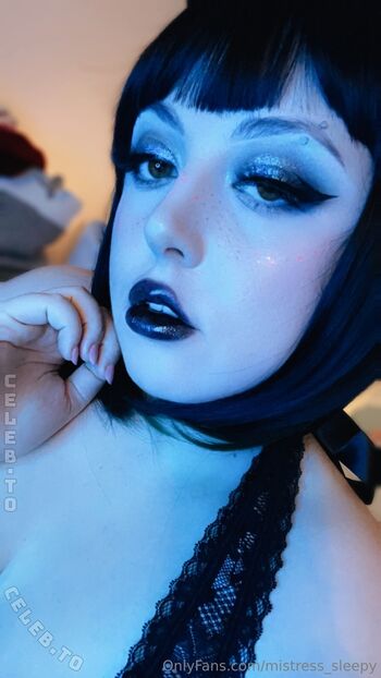 Goddess_sleepy