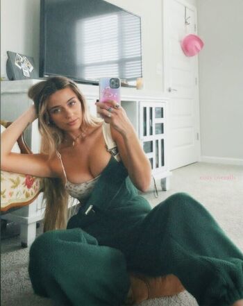 Full leaked Hadelinemope private onlyfans photo