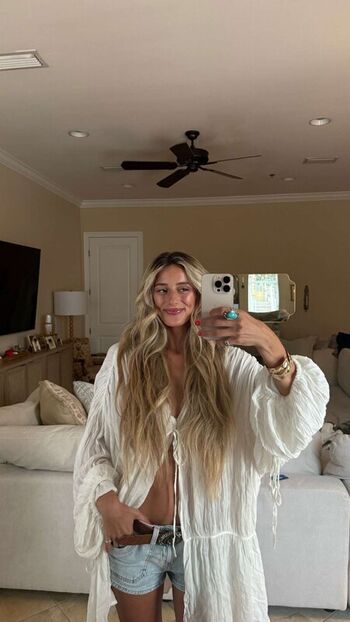 Full leaked Hadelinemope private onlyfans photo
