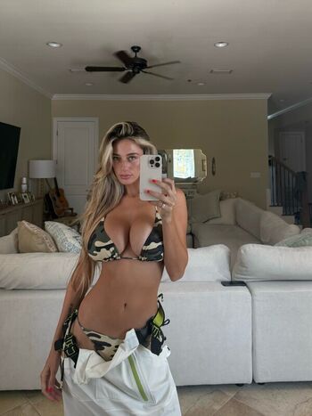 Full leaked Hadelinemope private onlyfans photo
