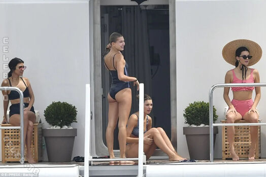 Hailey Bieber