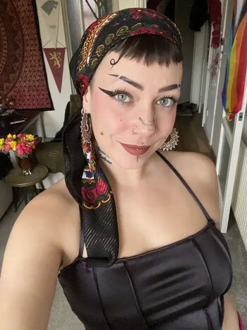 Full leaked Hairy women private onlyfans photo