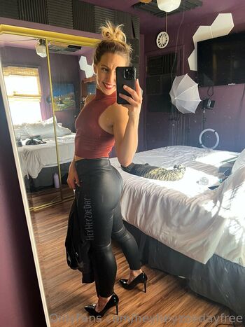 Full leaked Heyheyzoedayfree page private onlyfans photo