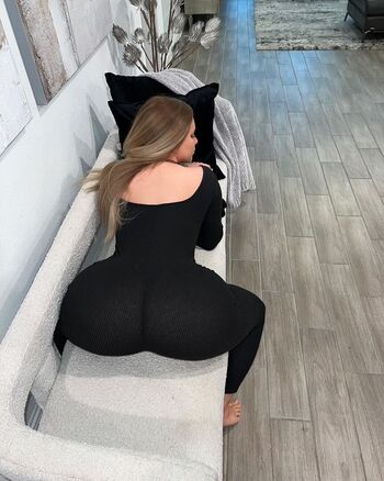 Full leaked Itskaslol private onlyfans photo