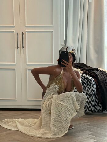 Full leaked Komal khosla komalkhosla kokokhos private onlyfans photo