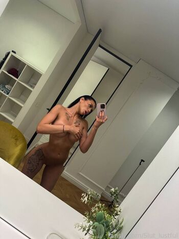 Full leaked Lustful slut private onlyfans photo