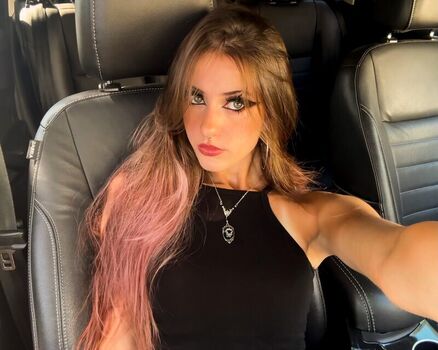 Full leaked Luweazl private onlyfans photo