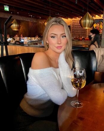 Full leaked Maggieehenry private onlyfans photo