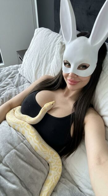 Full leaked Maskyrabbit private onlyfans photo