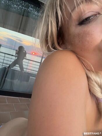 Mia Julia VIP