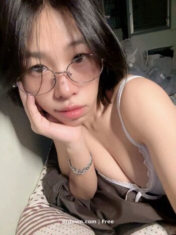 Full leaked Thai girls private onlyfans photo