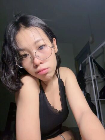 Full leaked Thai girls private onlyfans photo