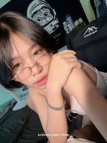 Full leaked Thai girls private onlyfans photo