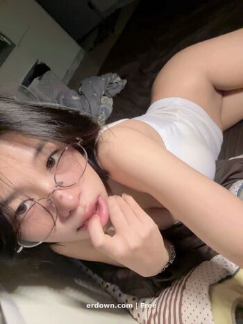 Full leaked Thai girls private onlyfans photo