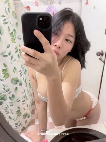 Full leaked Thai girls private onlyfans photo