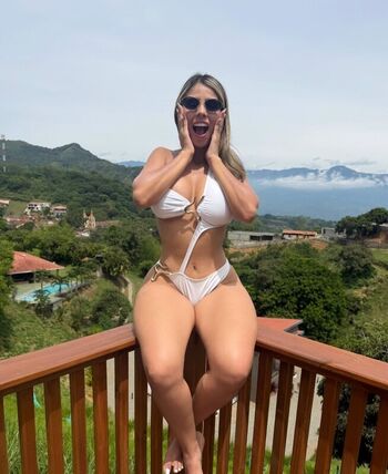 Full leaked Valeriaglaprofe private onlyfans photo