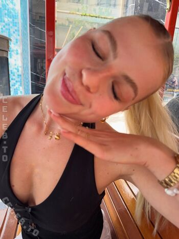 Full leaked Vallixpauline private onlyfans photo