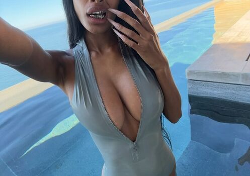 Full leaked Vinetrria vinetria private onlyfans photo