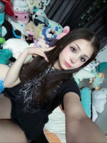 Full leaked Xenluvsmiku private onlyfans photo