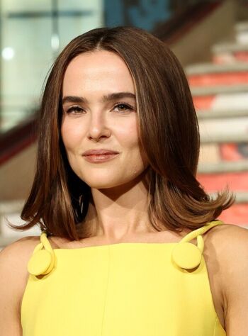 Full leaked Zoey deutch page private onlyfans photo